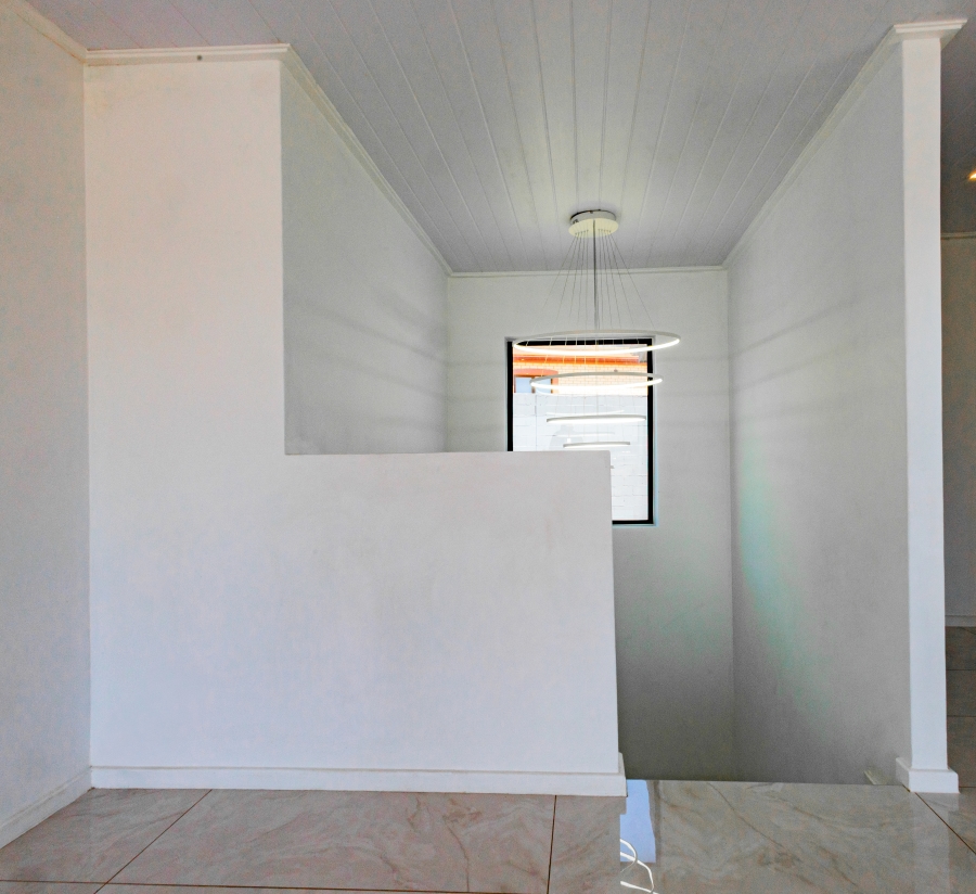 4 Bedroom Property for Sale in Oude Westhof Western Cape